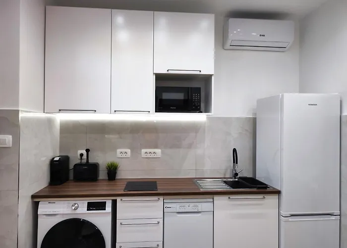Apartman Bacvice & *